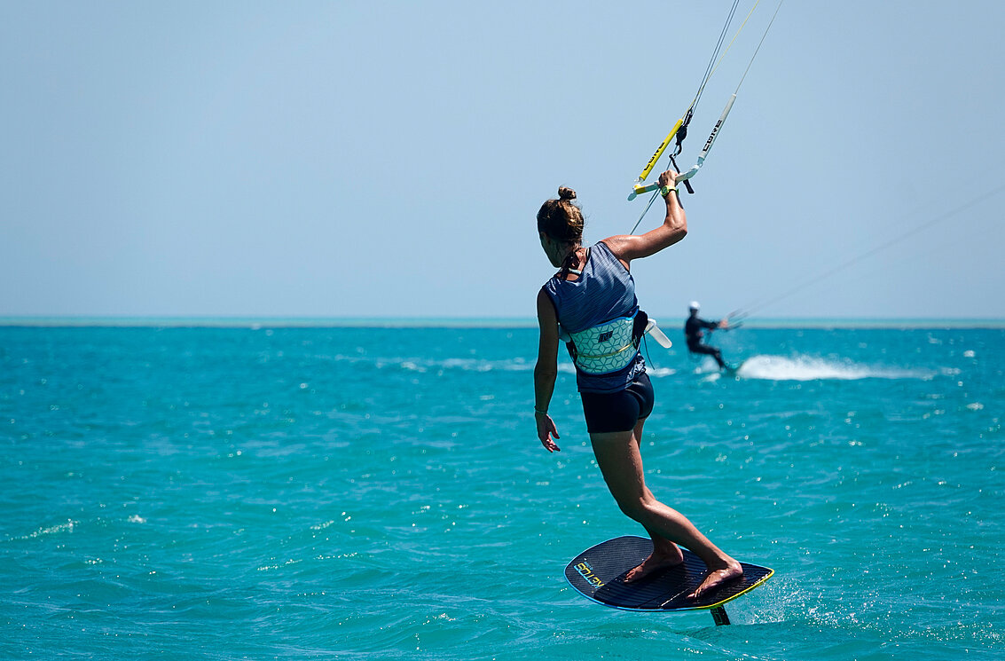 Kite foiling